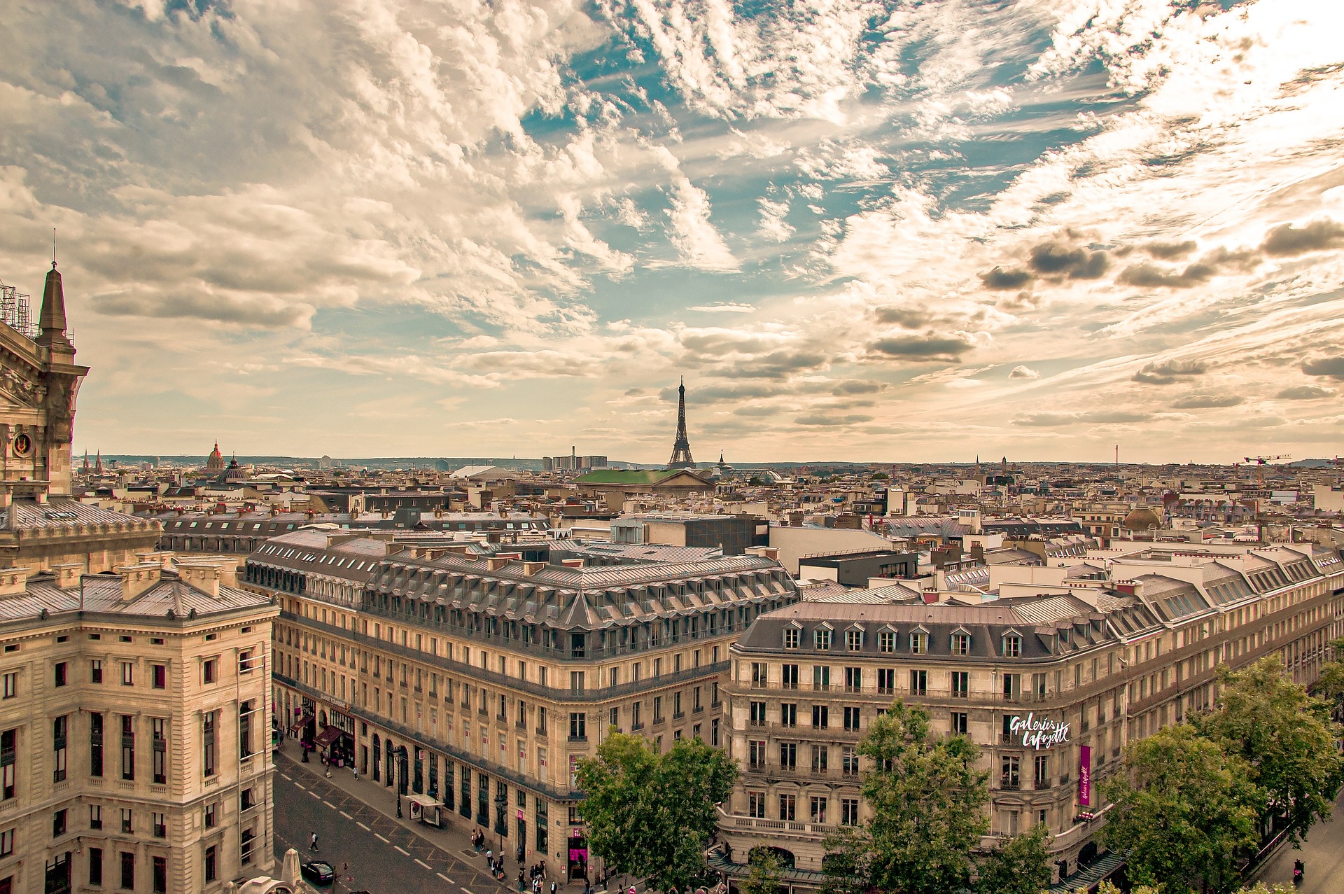 paris-g4a86a819f_1920.jpg